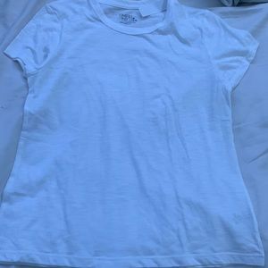 nice light weight white t-shirt